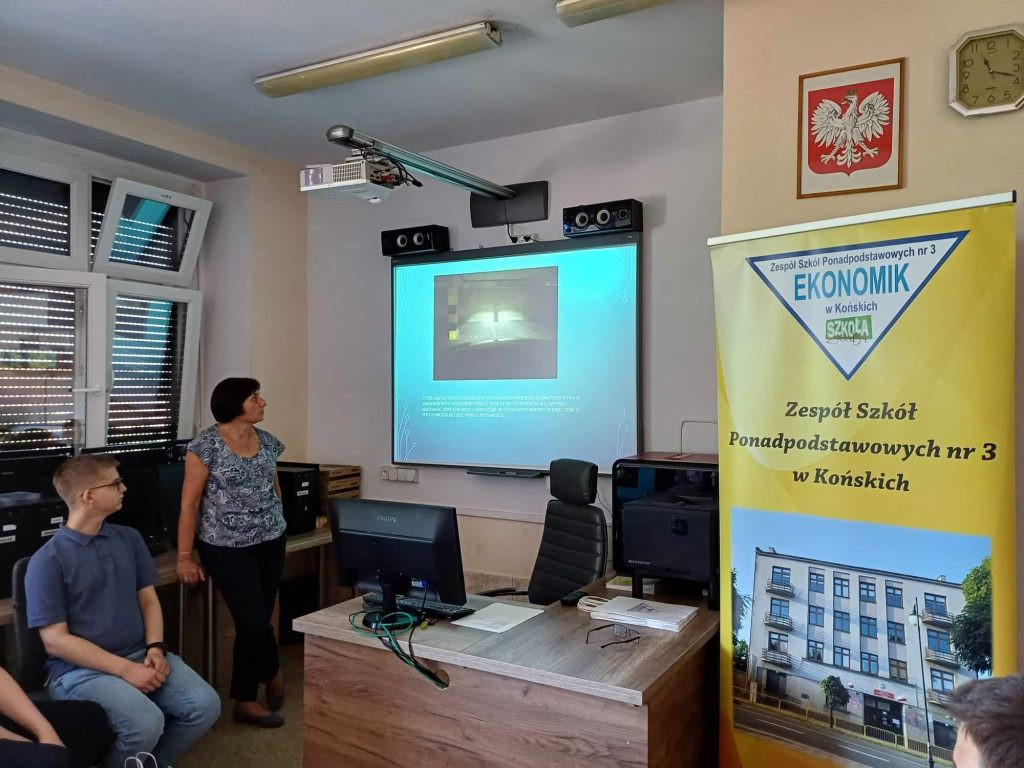 Uczniowie z Miedzierzy z sukcesem na konkursie informatycznym w koneckim Ekonomiku [zdjęcia]
