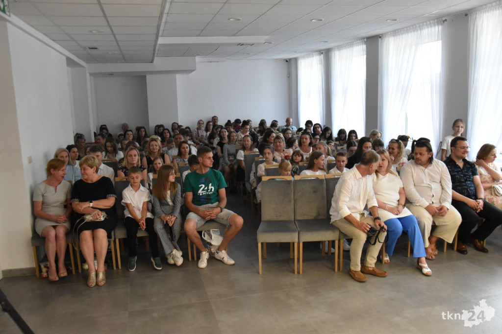 Zakończenie roku szkolnego 2023/2024 w koneckiej szkole muzycznej [wideo, zdjęcia]