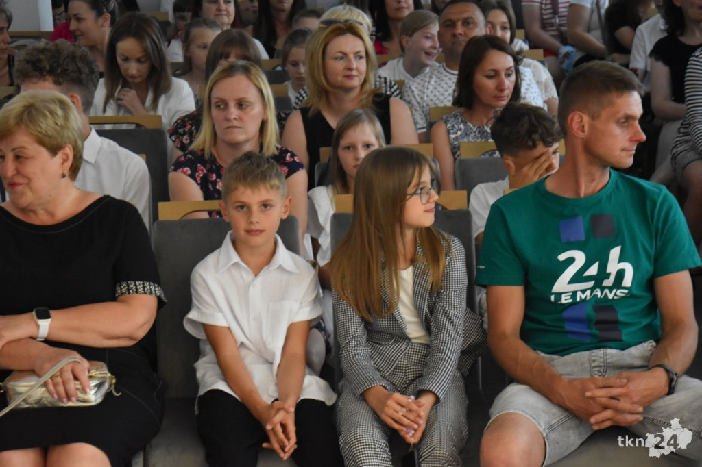 Zakończenie roku szkolnego 2023/2024 w koneckiej szkole muzycznej [wideo, zdjęcia]