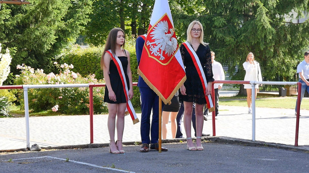 Rok szkolny 23/24 to już przeszłość. Z kamerą odwiedziliśmy dziś szkoły [wideo, zdjęcia]