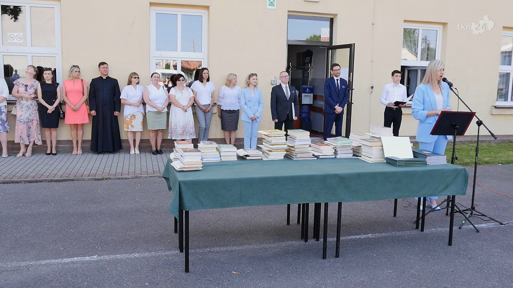 Rok szkolny 23/24 to już przeszłość. Z kamerą odwiedziliśmy dziś szkoły [wideo, zdjęcia]
