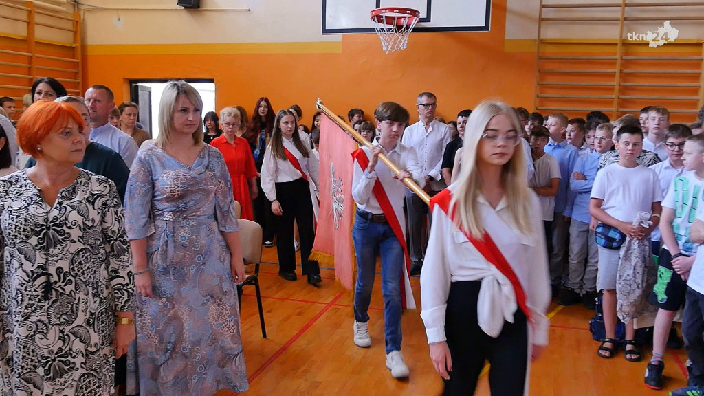 Rok szkolny 23/24 to już przeszłość. Z kamerą odwiedziliśmy dziś szkoły [wideo, zdjęcia]