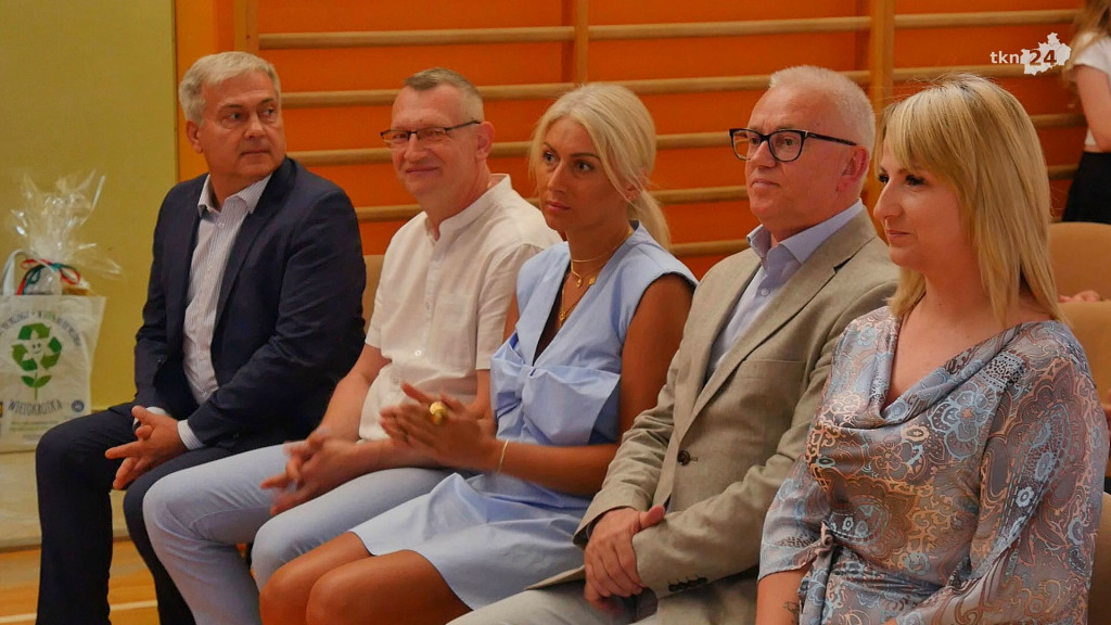 Rok szkolny 23/24 to już przeszłość. Z kamerą odwiedziliśmy dziś szkoły [wideo, zdjęcia]