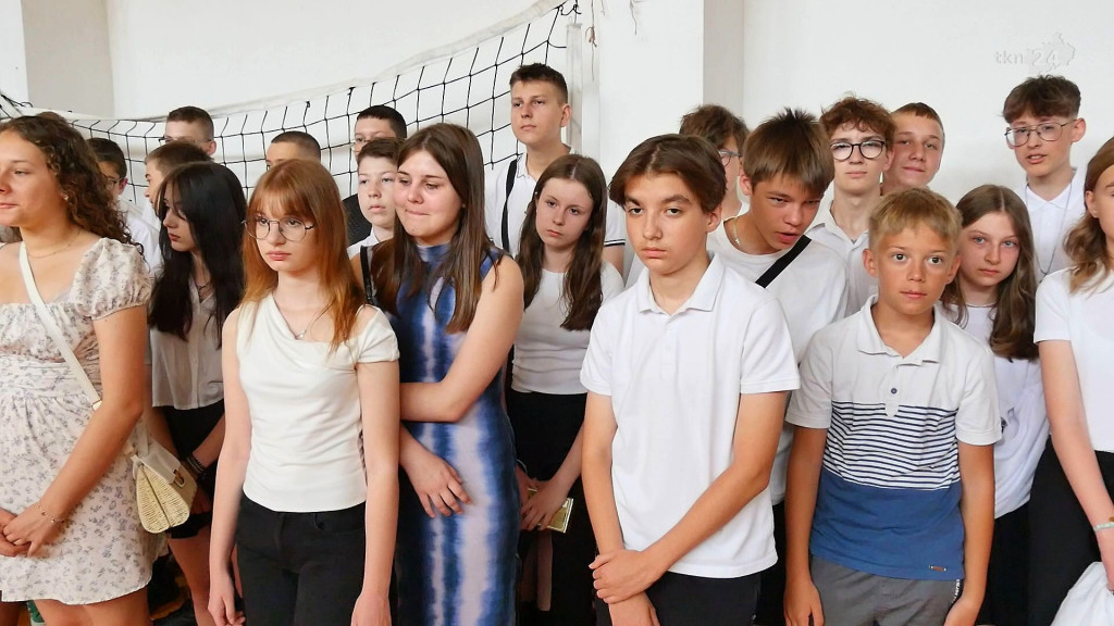 Rok szkolny 23/24 to już przeszłość. Z kamerą odwiedziliśmy dziś szkoły [wideo, zdjęcia]