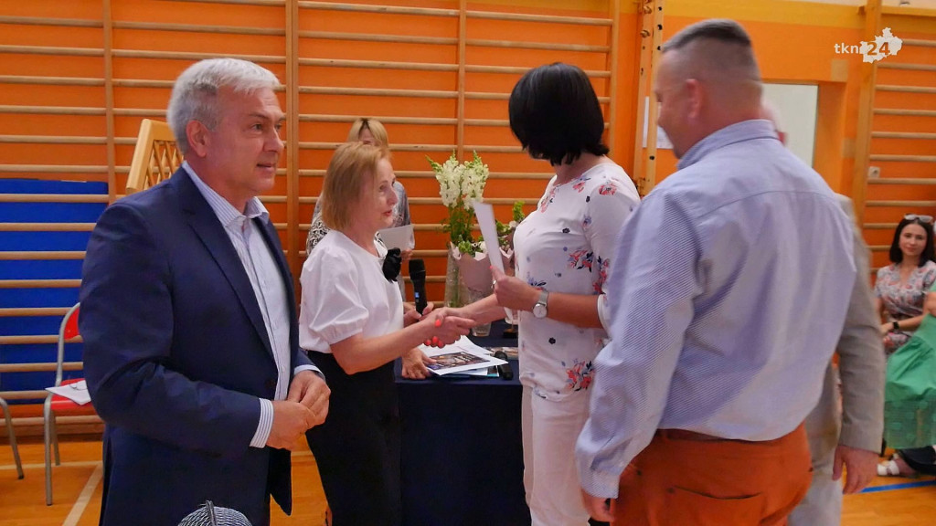 Rok szkolny 23/24 to już przeszłość. Z kamerą odwiedziliśmy dziś szkoły [wideo, zdjęcia]