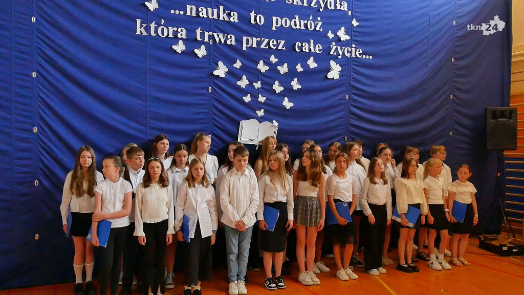 Rok szkolny 23/24 to już przeszłość. Z kamerą odwiedziliśmy dziś szkoły [wideo, zdjęcia]