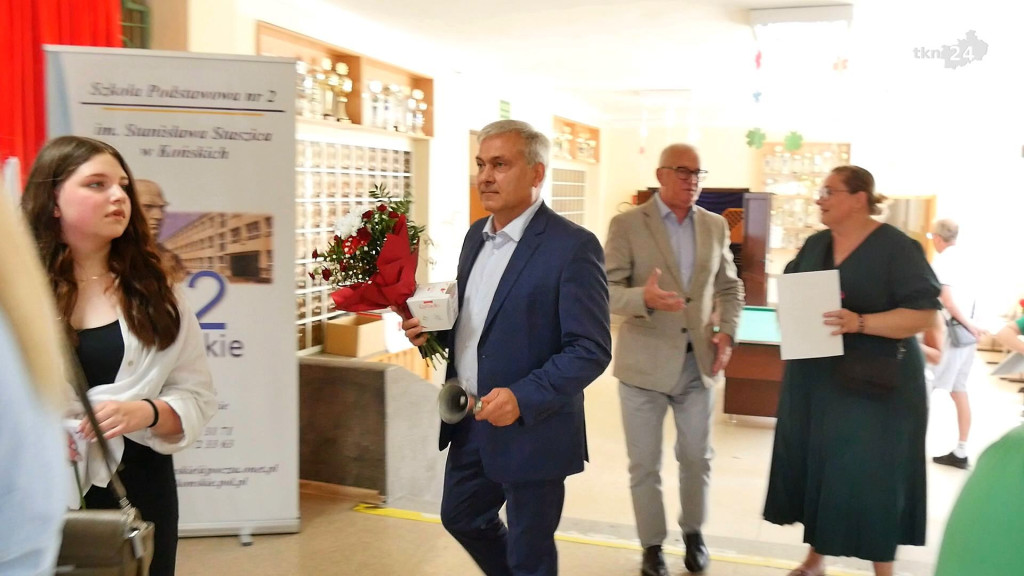 Rok szkolny 23/24 to już przeszłość. Z kamerą odwiedziliśmy dziś szkoły [wideo, zdjęcia]