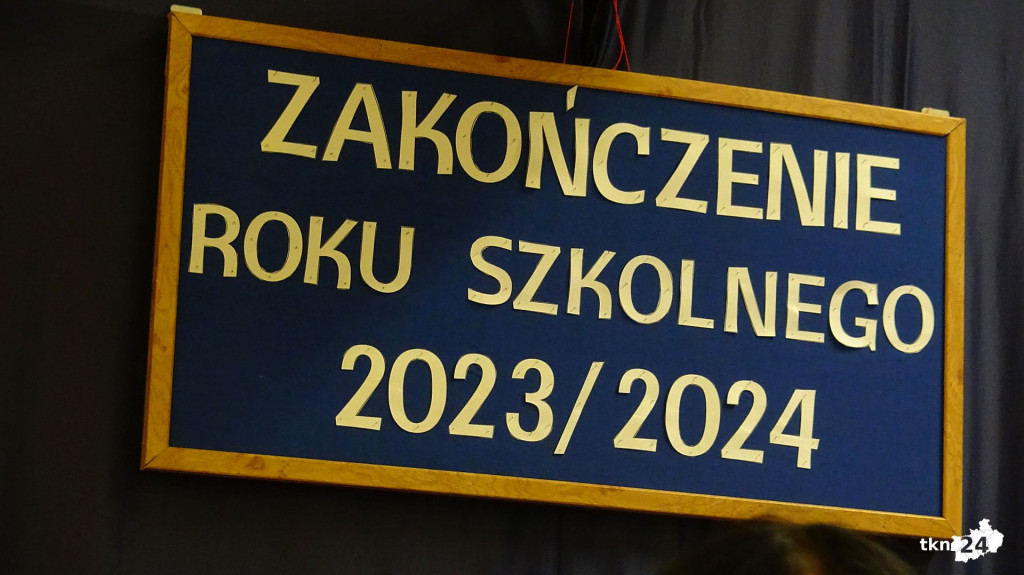 Rok szkolny 23/24 to już przeszłość. Z kamerą odwiedziliśmy dziś szkoły [wideo, zdjęcia]