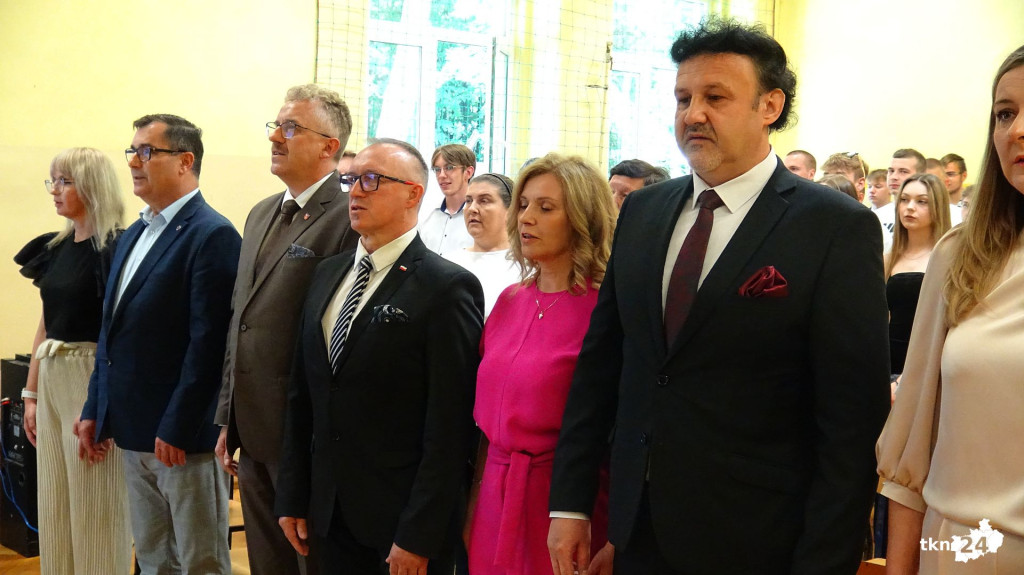 Rok szkolny 23/24 to już przeszłość. Z kamerą odwiedziliśmy dziś szkoły [wideo, zdjęcia]