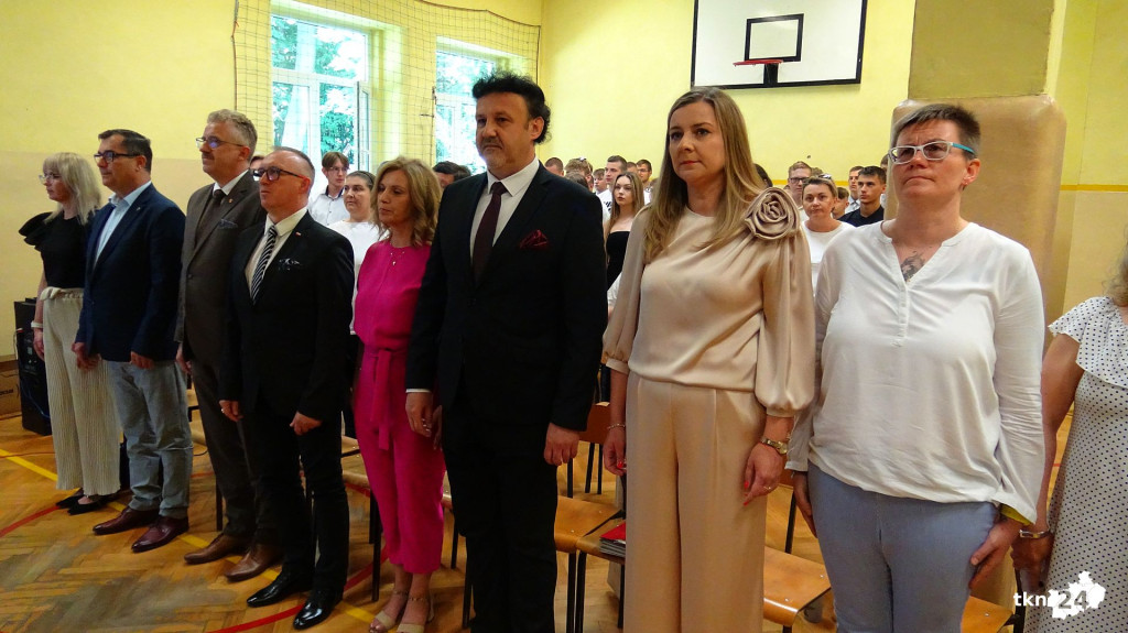 Rok szkolny 23/24 to już przeszłość. Z kamerą odwiedziliśmy dziś szkoły [wideo, zdjęcia]