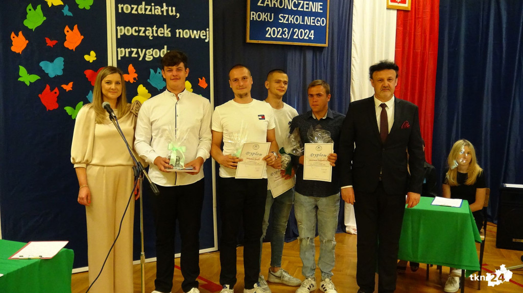 Rok szkolny 23/24 to już przeszłość. Z kamerą odwiedziliśmy dziś szkoły [wideo, zdjęcia]
