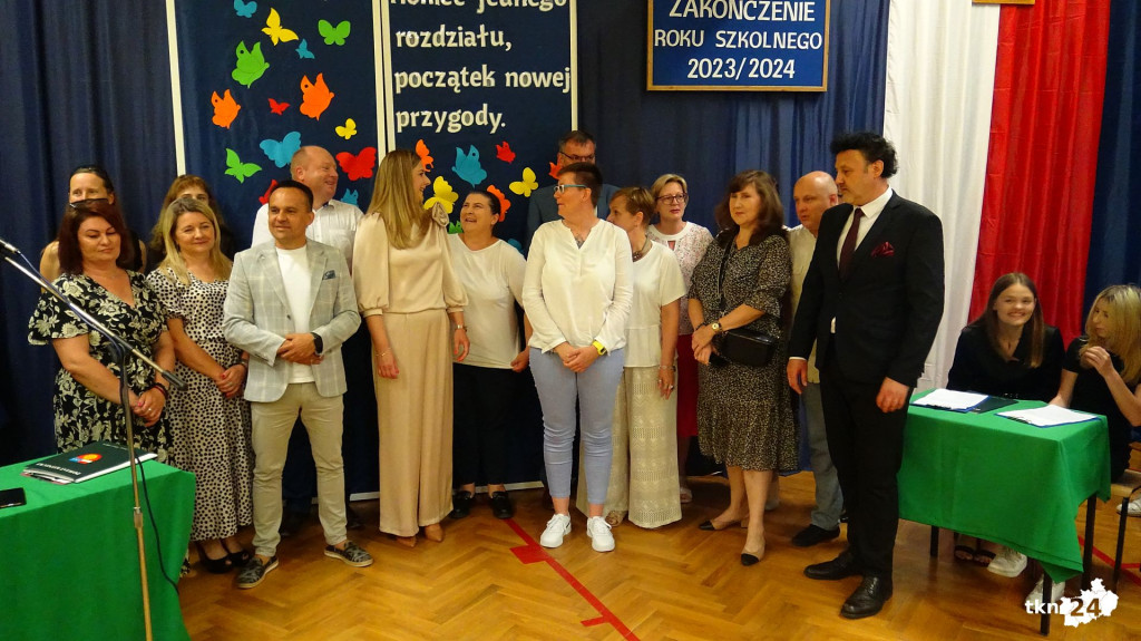 Rok szkolny 23/24 to już przeszłość. Z kamerą odwiedziliśmy dziś szkoły [wideo, zdjęcia]