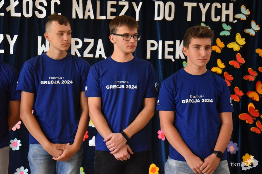 Uczniowie ZSP w Stąporkowie otrzymali Europassy z programu Erasmus+ [wideo, zdjęcia]