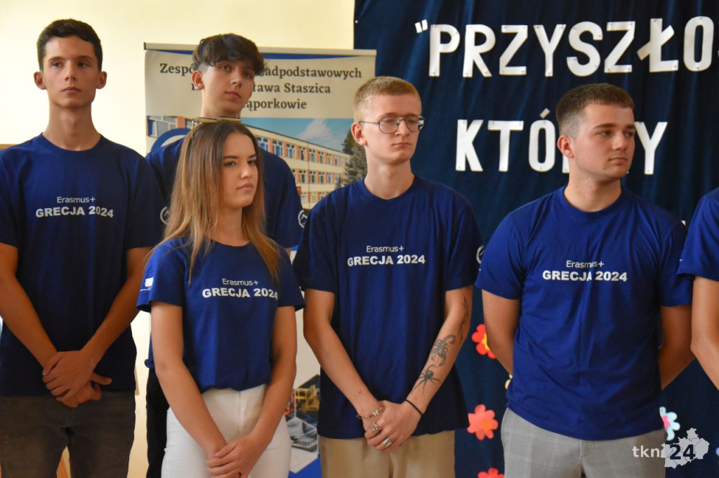 Uczniowie ZSP w Stąporkowie otrzymali Europassy z programu Erasmus+ [wideo, zdjęcia]