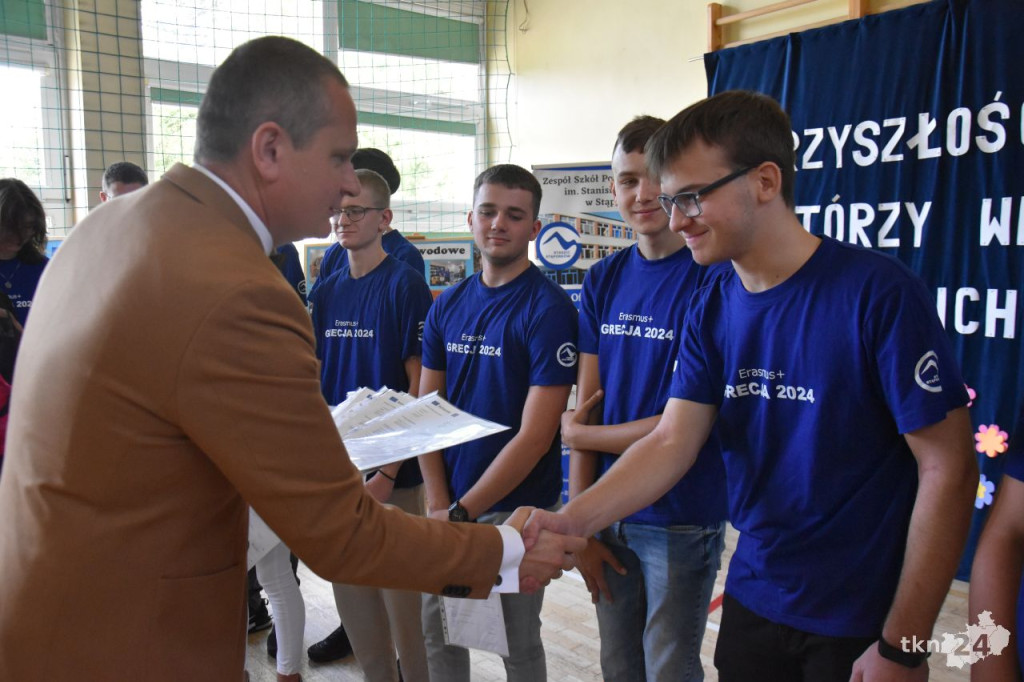 Uczniowie ZSP w Stąporkowie otrzymali Europassy z programu Erasmus+ [wideo, zdjęcia]