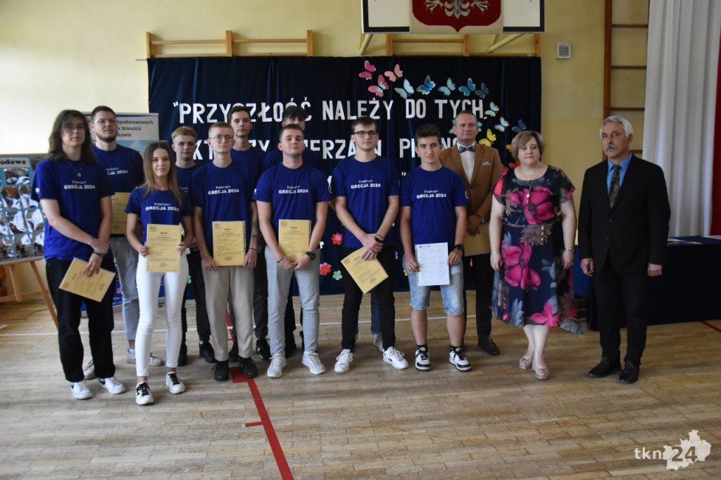 Uczniowie ZSP w Stąporkowie otrzymali Europassy z programu Erasmus+ [wideo, zdjęcia]