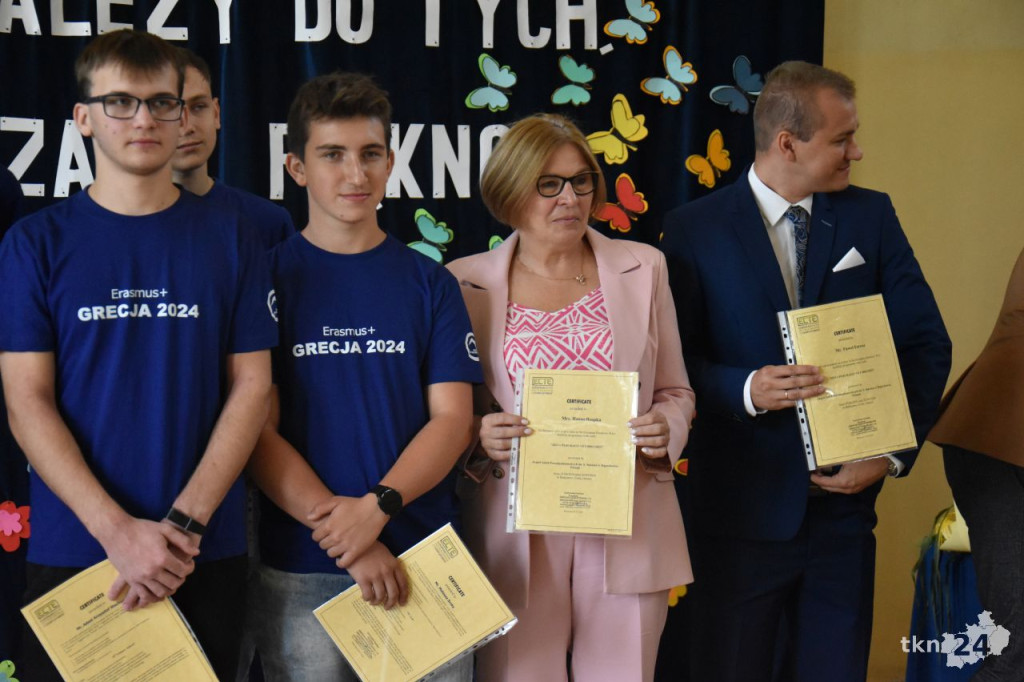 Uczniowie ZSP w Stąporkowie otrzymali Europassy z programu Erasmus+ [wideo, zdjęcia]