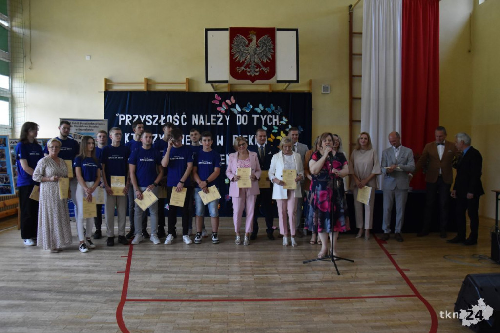 Uczniowie ZSP w Stąporkowie otrzymali Europassy z programu Erasmus+ [wideo, zdjęcia]