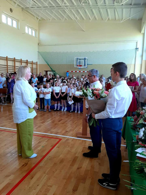 Pożegnanie dyrektor Marianny Michalskiej w szkole w Czermnie [zdjęcia]