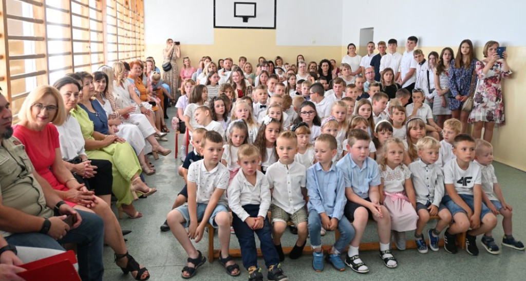 Zakończenie roku w gminie Radoszyce. Najlepsi uczniowie z nagrodami od burmistrza [zdjęcia]