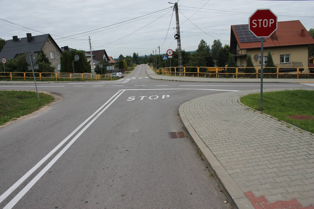 Gmina Smyków zwiększa bezpieczeństwo na skrzyżowaniach dróg [zdjęcia]