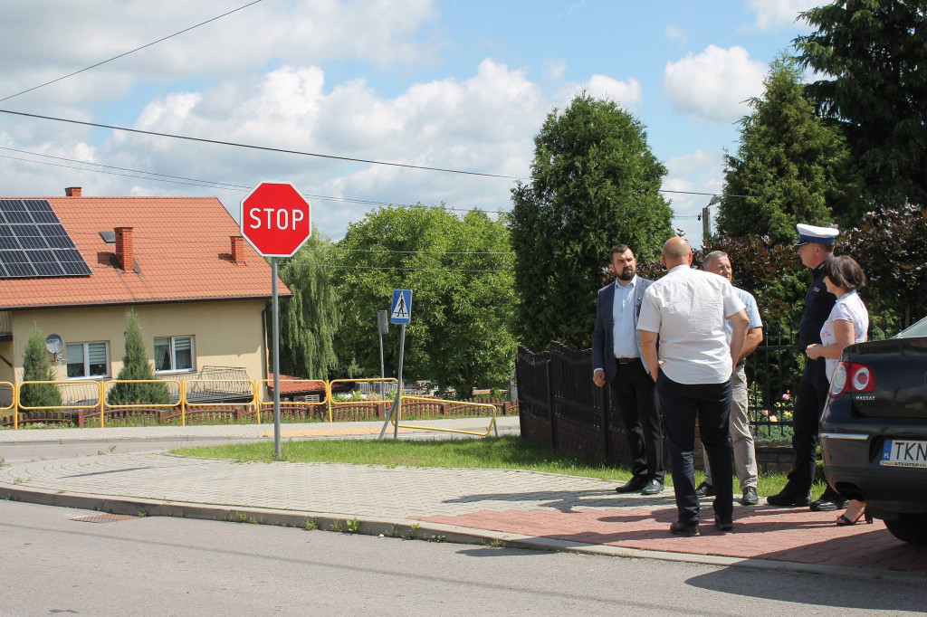 Gmina Smyków zwiększa bezpieczeństwo na skrzyżowaniach dróg [zdjęcia]