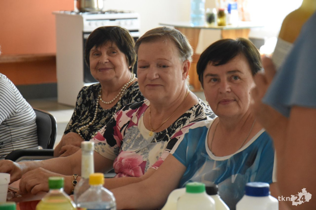 Seniorki z Dziebałtowa wzięły udział w warsztatach zielarskich [wideo, zdjęcia]