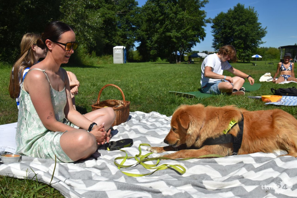 Sztuka Bycia kontynuuje działanie. Młodzież zaprosiła na piknik nad wodą [zdjęcia]