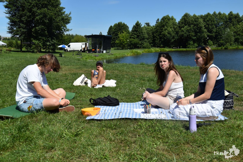 Sztuka Bycia kontynuuje działanie. Młodzież zaprosiła na piknik nad wodą [zdjęcia]