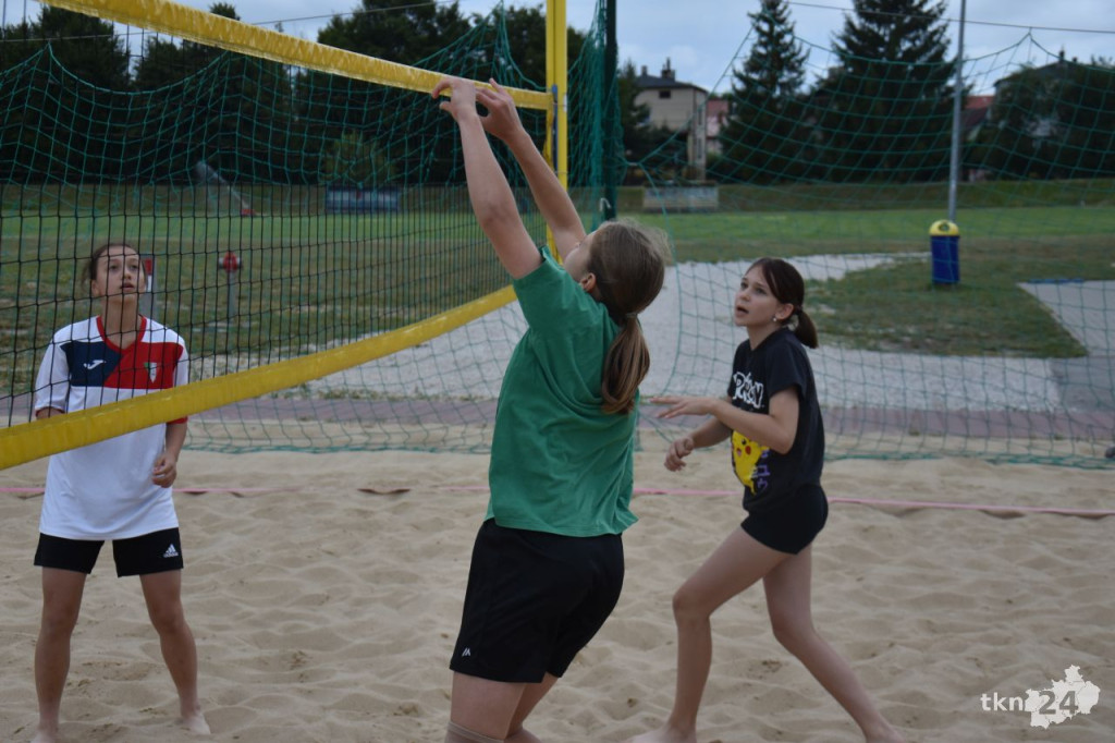 Stowarzyszenie Fair Play zaprosiło na turniej siatkówki plażowej [wideo, zdjęcia]