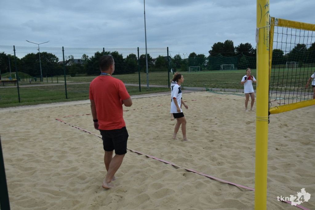 Stowarzyszenie Fair Play zaprosiło na turniej siatkówki plażowej [wideo, zdjęcia]