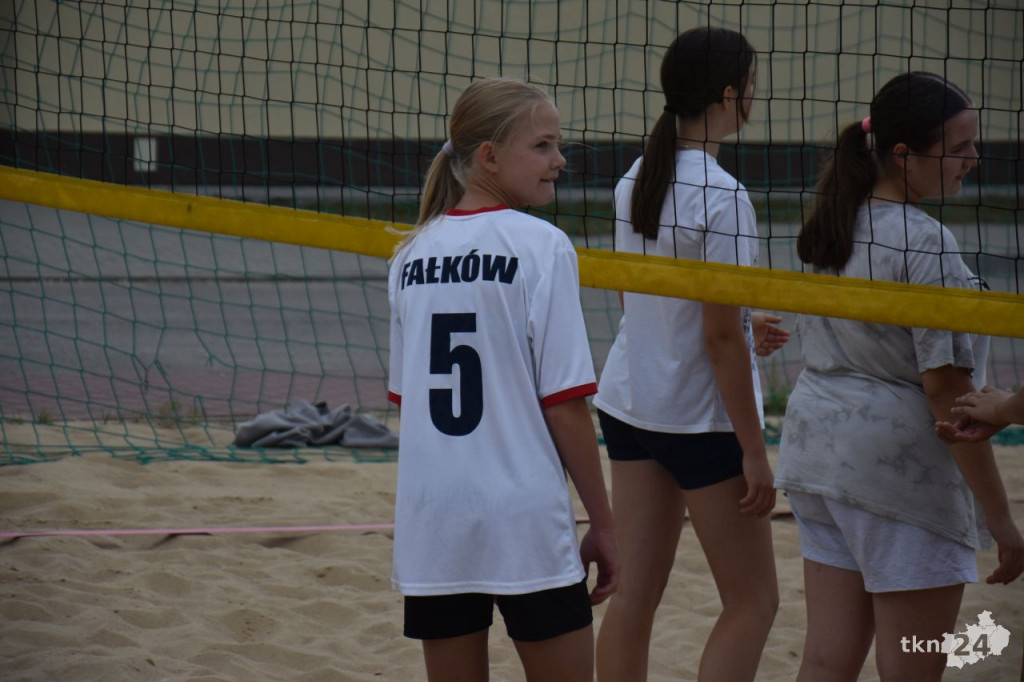 Stowarzyszenie Fair Play zaprosiło na turniej siatkówki plażowej [wideo, zdjęcia]