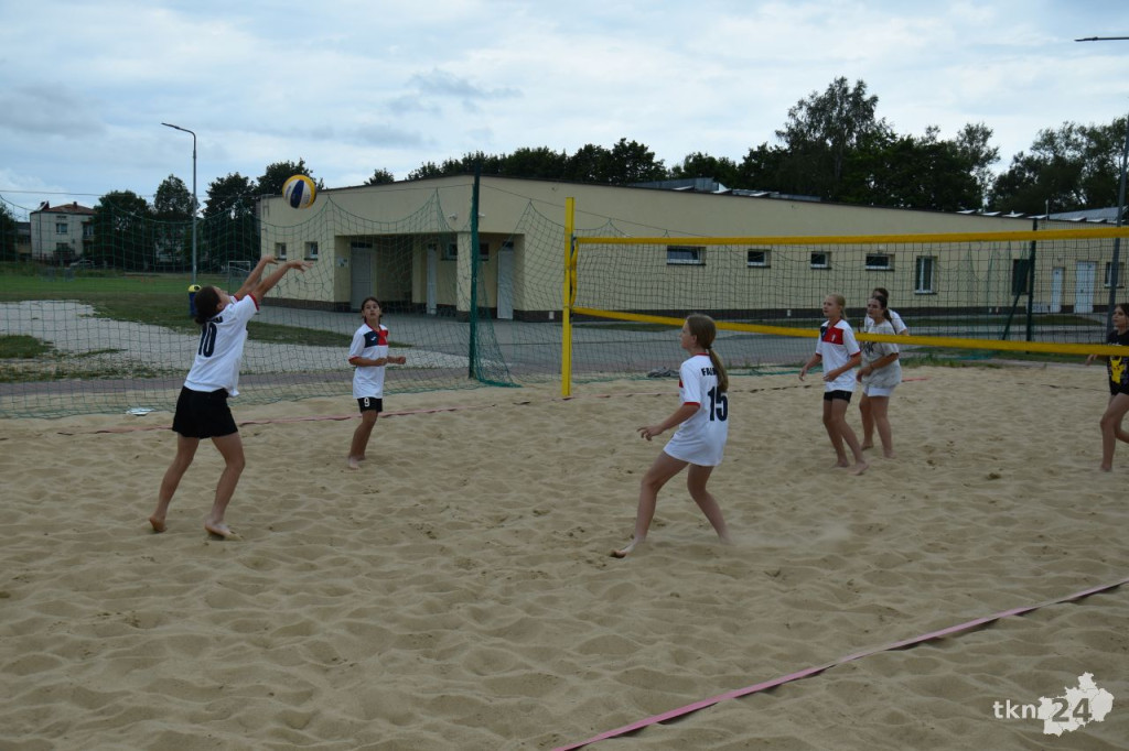 Stowarzyszenie Fair Play zaprosiło na turniej siatkówki plażowej [wideo, zdjęcia]