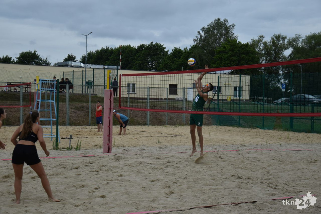 Stowarzyszenie Fair Play zaprosiło na turniej siatkówki plażowej [wideo, zdjęcia]