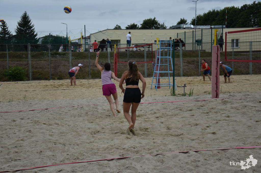 Stowarzyszenie Fair Play zaprosiło na turniej siatkówki plażowej [wideo, zdjęcia]
