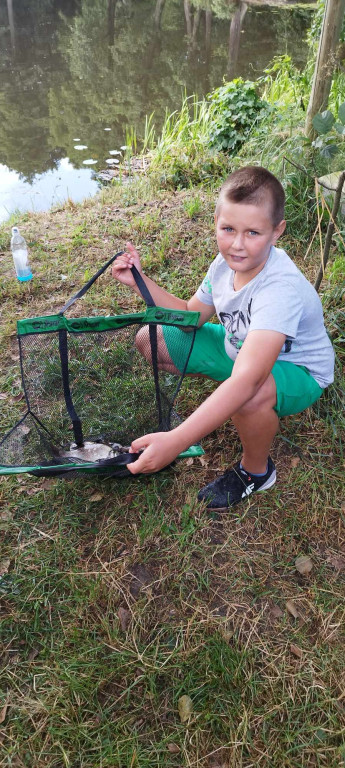 Uczyli wędkarstwa na zbiorniku Barycz. Świetna inicjatywa koneckiego koła [zdjęcia]