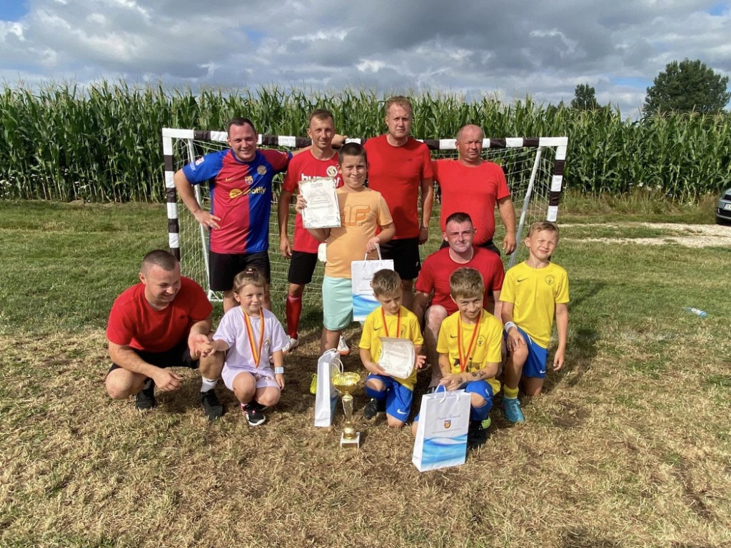 Turniej piłki nożnej `Futbolove lato` w Szóstakach [zdjęcia]