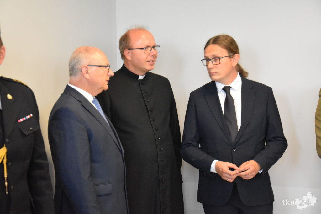 Święto policji 2024 w Końskich. Były awanse i odznaczenia [wideo, zdjęcia]