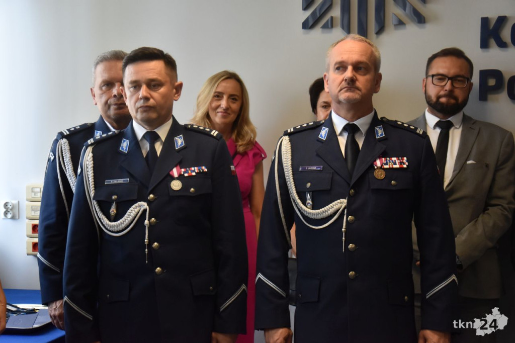 Święto policji 2024 w Końskich. Były awanse i odznaczenia [wideo, zdjęcia]