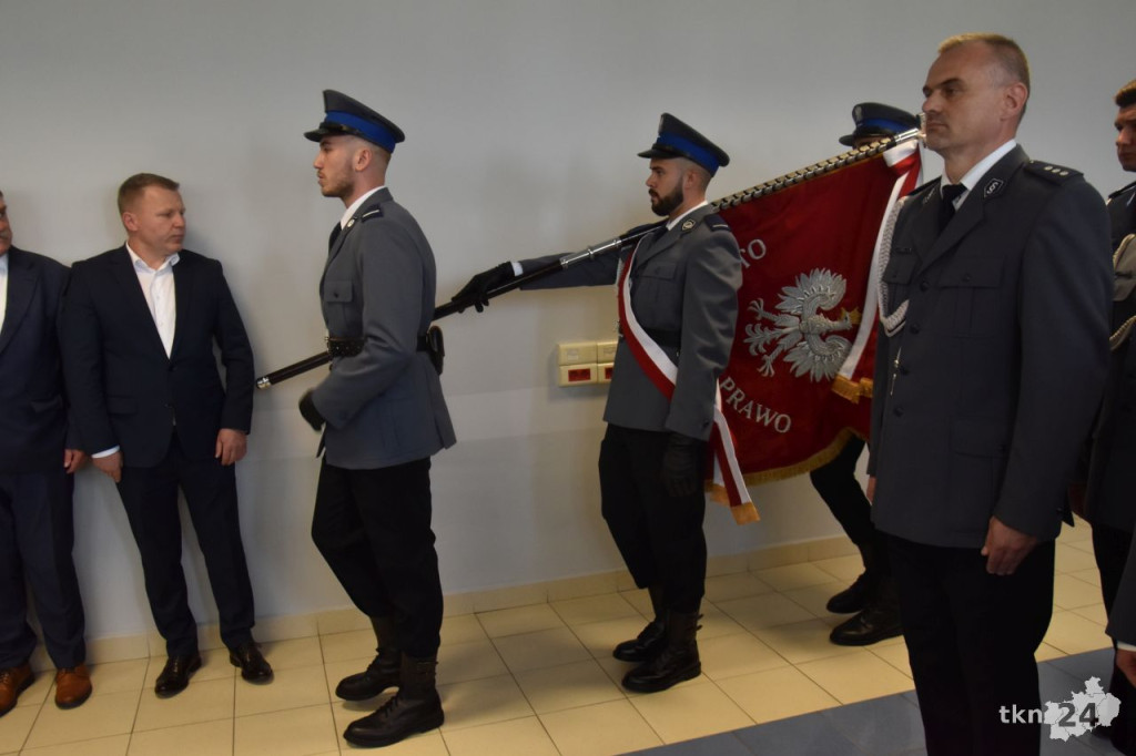 Święto policji 2024 w Końskich. Były awanse i odznaczenia [wideo, zdjęcia]