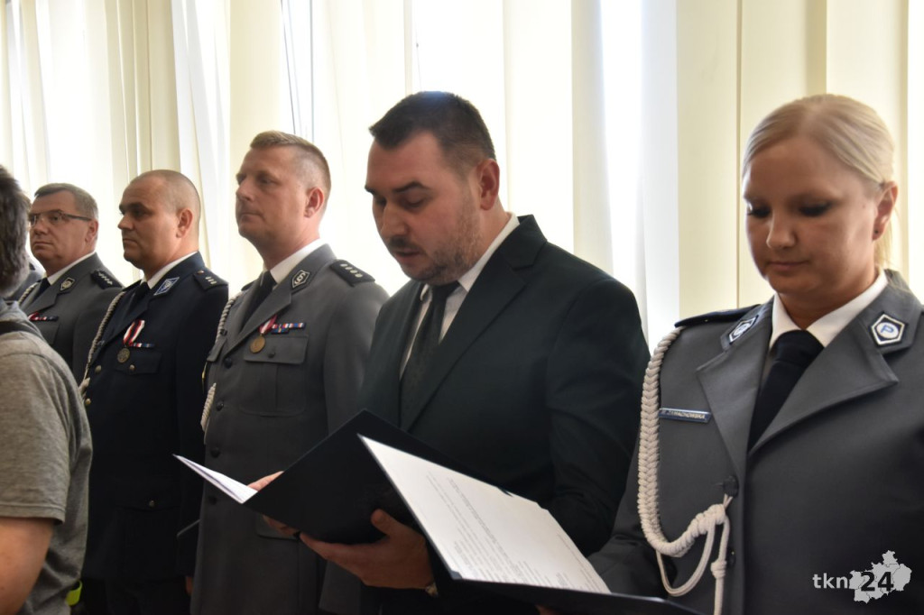 Święto policji 2024 w Końskich. Były awanse i odznaczenia [wideo, zdjęcia]