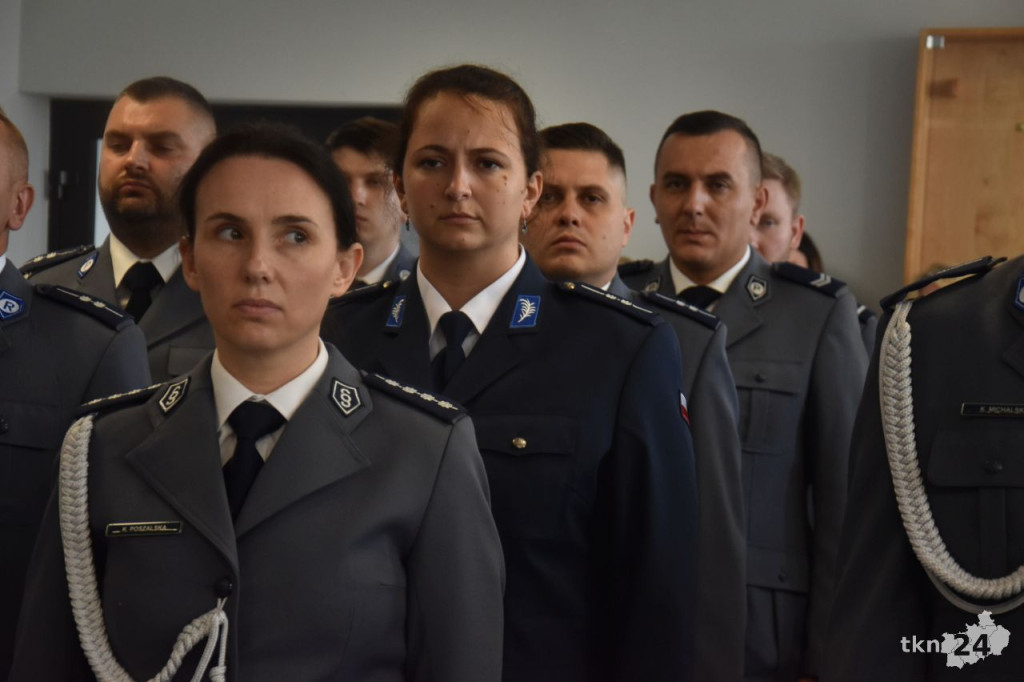 Święto policji 2024 w Końskich. Były awanse i odznaczenia [wideo, zdjęcia]