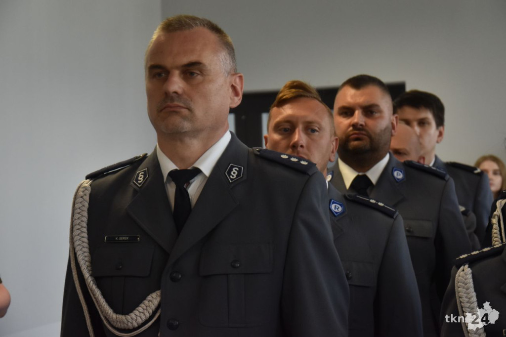 Święto policji 2024 w Końskich. Były awanse i odznaczenia [wideo, zdjęcia]