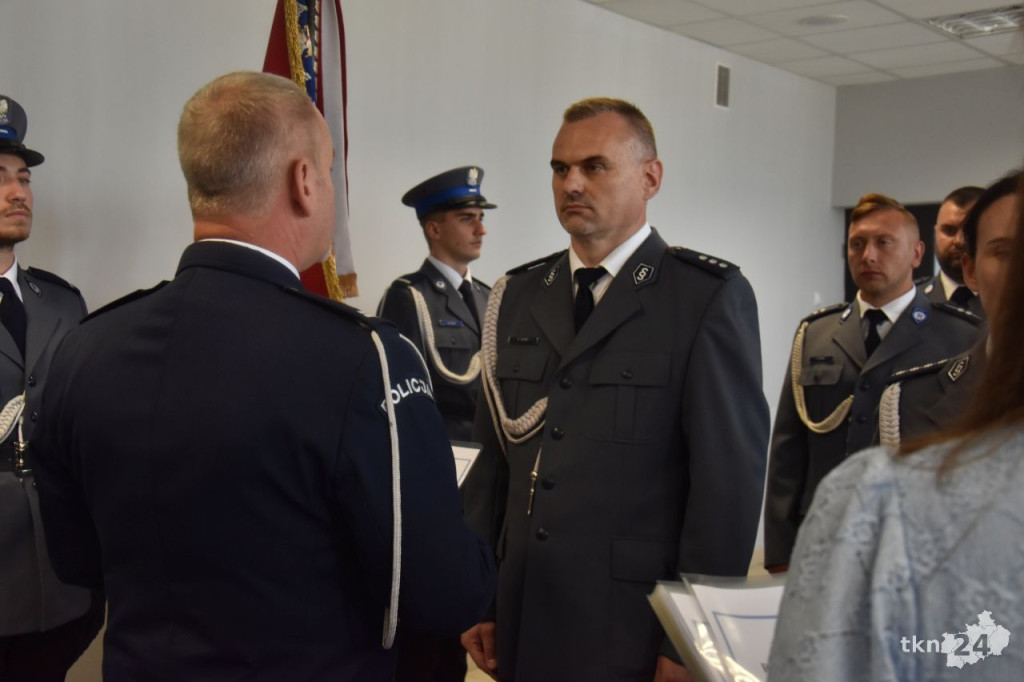 Święto policji 2024 w Końskich. Były awanse i odznaczenia [wideo, zdjęcia]