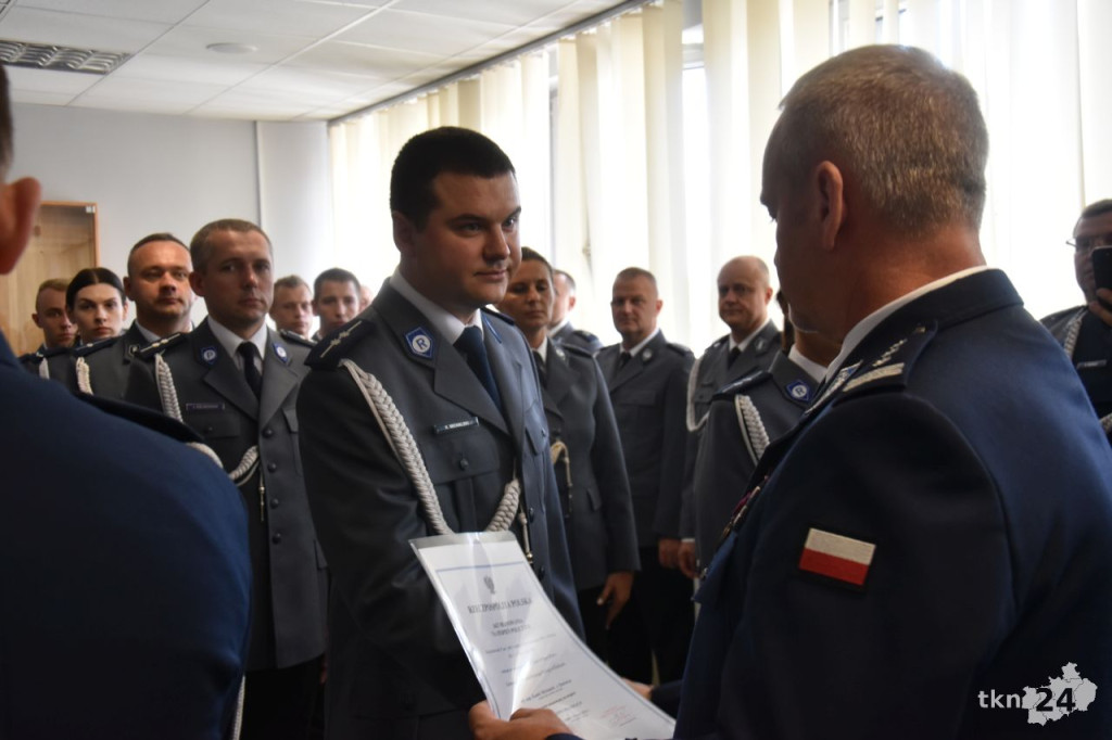 Święto policji 2024 w Końskich. Były awanse i odznaczenia [wideo, zdjęcia]
