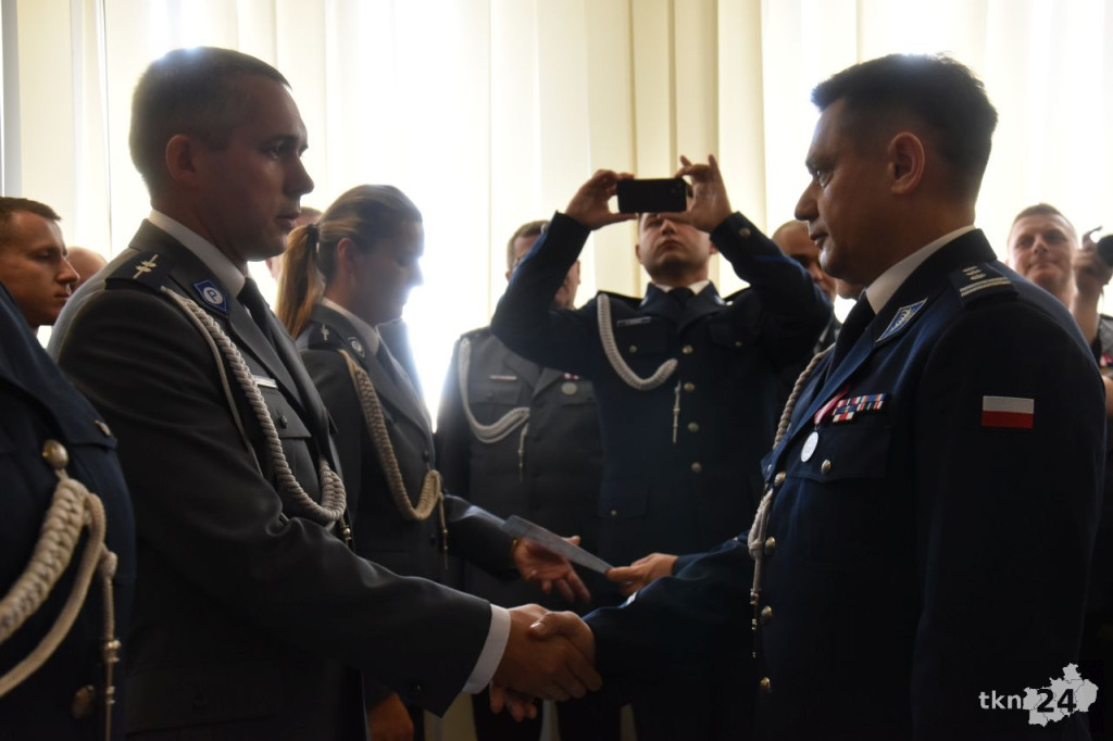 Święto policji 2024 w Końskich. Były awanse i odznaczenia [wideo, zdjęcia]