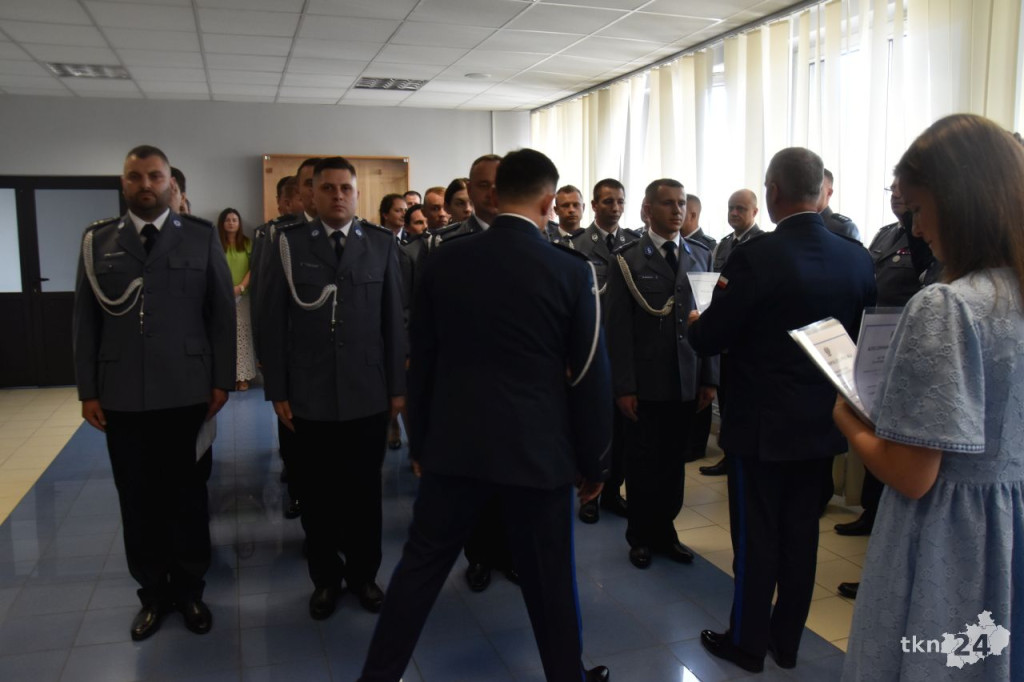 Święto policji 2024 w Końskich. Były awanse i odznaczenia [wideo, zdjęcia]