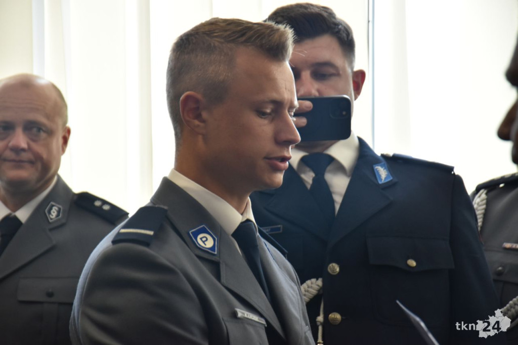 Święto policji 2024 w Końskich. Były awanse i odznaczenia [wideo, zdjęcia]