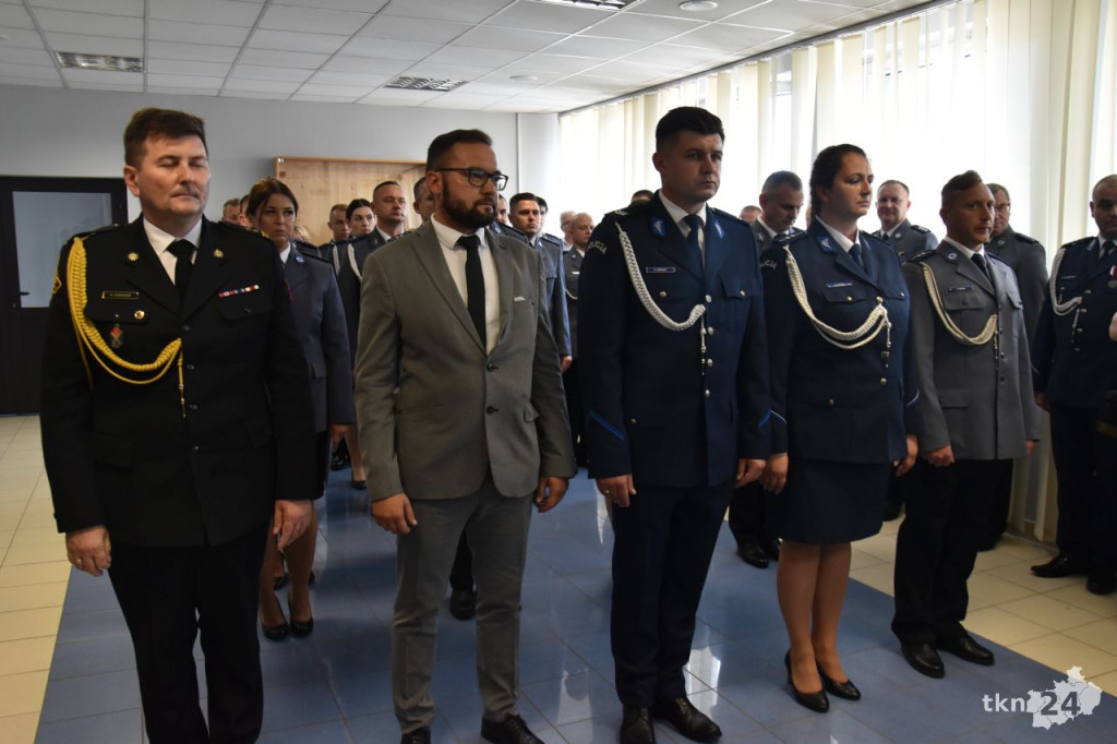 Święto policji 2024 w Końskich. Były awanse i odznaczenia [wideo, zdjęcia]