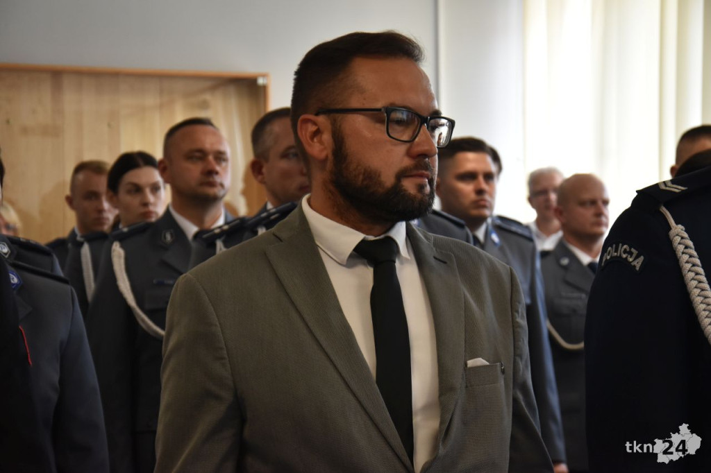 Święto policji 2024 w Końskich. Były awanse i odznaczenia [wideo, zdjęcia]